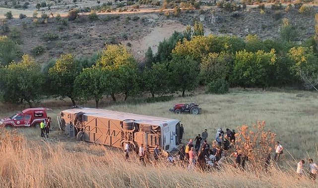 Malatya'da otobüs şarampole yuvarlandı! Çok sayıda yaralı var
