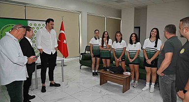 Manisa Büyükşehir Belediyespor hentbolda da iddialı