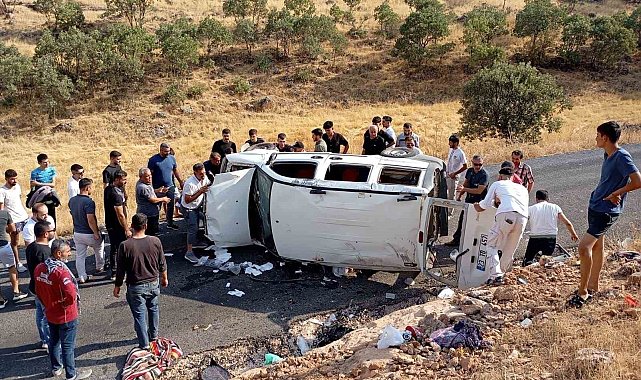 Mardin'de hafif ticari araç takla attı: 5 yaralı