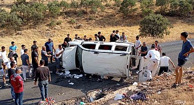 Mardin'de hafif ticari araç takla attı: 5 yaralı