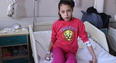 Market poşetini açarken gözüne bıçak saplanan Sudenaz'a ikinci kornea nakli yapıldı