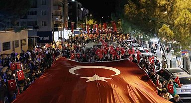 Menteşe'de 30 Ağustos coşkusu Manga konseri ve fener alayı ile taçlandı