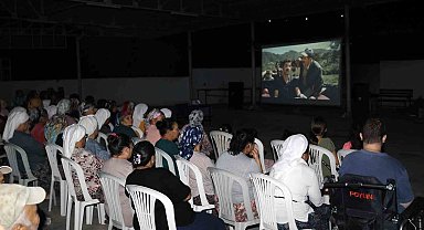Menteşe'de açık hava sinema günleri Çamoluk Mahallesi'nde başladı