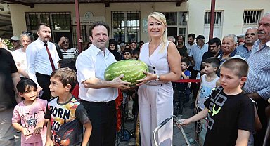 Merkezefendi Belediyesi vatandaşa karpuz dağıttı