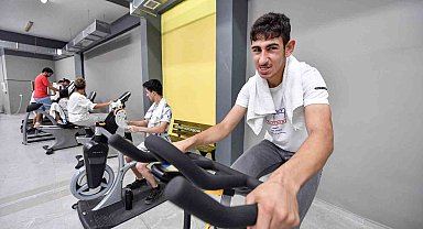 Mersin'de engeller sporla aşılıyor