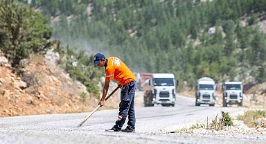 Mersin'in kırsal bölgelerinde yol çalışmaları sürüyor