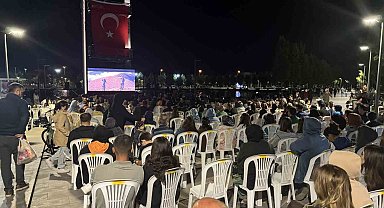 Millet Bahçesi'nde açık hava sineması keyfi