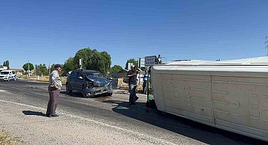 Minibüs ile otomobil çapıştı: 2 yaralı