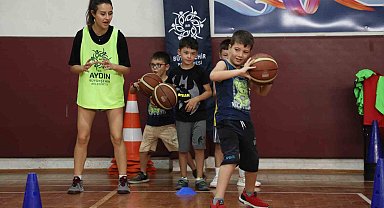 Minik basketbolcular Büyükşehir'in kurslarında yetişiyor