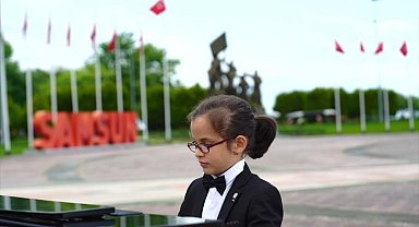 Minik piyanist, başarılarıyla parmak ısırtıyor