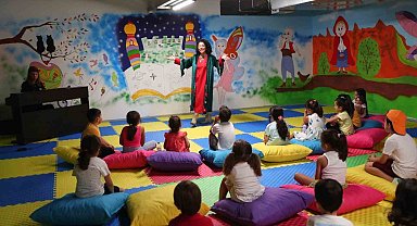 Minikler masal saatinde keyifli vakit geçirdi
