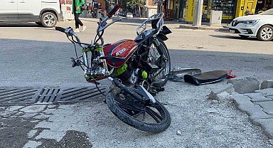 Motosiklet sürücüsü metrelerce havaya uçtu