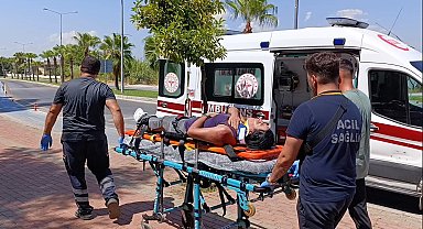 Motosiklet sürücüsü otobüsün altında kalmaktan son anda kurtuldu