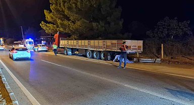 Motosiklet tıra arkadan çarptı: 1 ölü