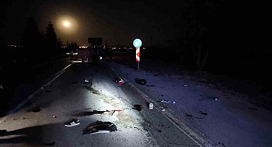 Motosikletin traktör römorkuna çarptığı kazada iki kişi öldü