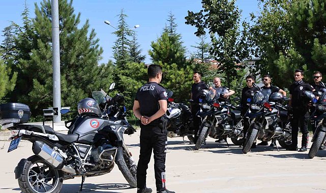 Motosikletli polisler vatandaşa güven veriyor
