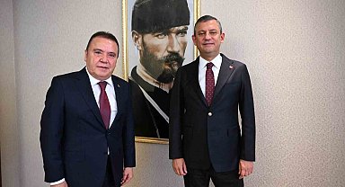 Muhittin Böcek'ten, CHP Genel Başkanı Özgür Özel'e geçmiş olsun ziyareti