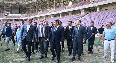 Osman Aşkın Bak: "Hatayspor'un yeni sezonda maçlarını Hatay'da oynaması için gayret ediyoruz"
