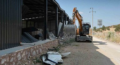 Osmangazi'de tarım arazileri kaçak yapılardan temizleniyor