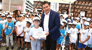 Osmangazi'nin yüzme kurslarında 6 bin öğrenci yüzme öğrendi