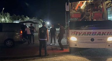Osmaniye'de yolcu otobüsünde 13 kaçak göçmen yakalandı