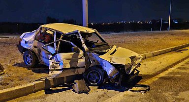 Otomobil ile kamyon çarpıştı: 2 ölü