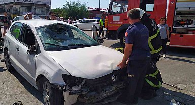 Otomobilin çarptığı motosiklet ve bisikletin sürücüleri yaralandı