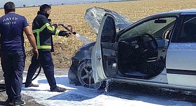 Otomobilin motoru seyir halindeyken alev aldı