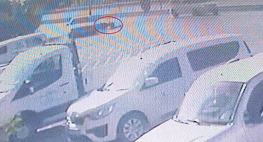 Otomobille çarpışıp savrulan motosiklet sürücüsü ölümden kıl payı kurtuldu