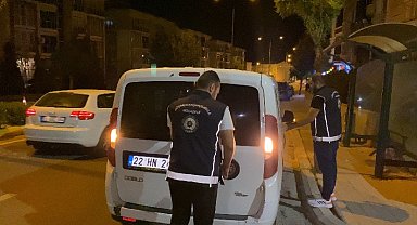 Polis çevirmesini görünce geri geri kaçtılar