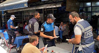 Polis dolandırıcılığa karşı broşür dağıttı