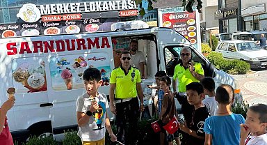 Polisten öğrencilere trafik eğitimi