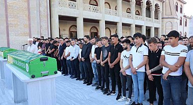 Poz verdikleri arabada can verdiler