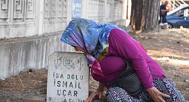 Sahipsiz çocuk mezarının altından göz yaşartan dram çıktı