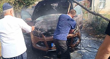Sakarya'da alev alan otomobil kullanılamaz hale geldi