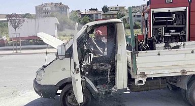 Sakarya'da park halindeki kamyonet alev aldı: 1 yaralı