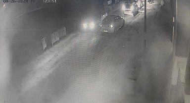 Şanlıurfa'da otomobilin inşaat çukuruna düştüğü anlar kamerada