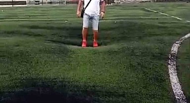 Şiddetli yağış halı sahayı kabarttı