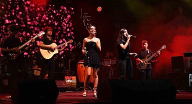 Sındırgı'da MOD10 Gençlik Konserine yoğun ilgi