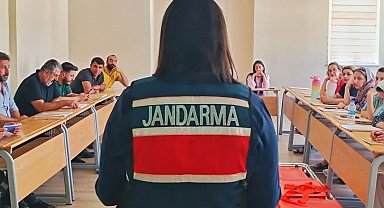 Şırnak'ta jndarmadan güvenli internet eğitimi