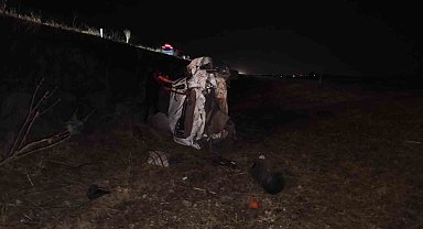 Siverek'te otomobil şarampole devrildi: 2 kişi yaralandı