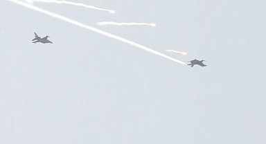 SOLOTÜRK'ten İstanbul semalarında nefes kesen gösteri