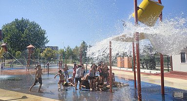 Su parkı çocuklara yazın keyfini yaşatıyor