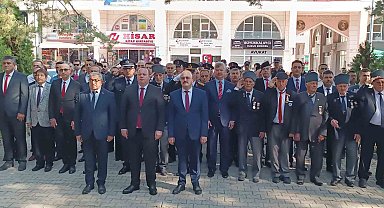 Şuhut'ta 30 Ağustos Zafer Bayramı kutlamaları çelenk sunumu ile başladı