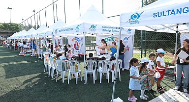 Sultangazi Belediyesi'nin "Bilim Firarda" otobüsündeki renkli etkinliklerde 40 bin çocuk buluştu