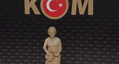 Şüpheli araçta tarihi eser niteliğinde küçük bir heykel ele geçirildi