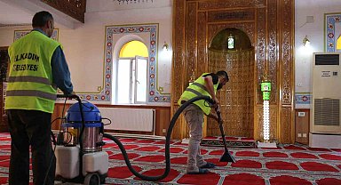 Talep arttı, cami temizliği günde 3'e çıktı