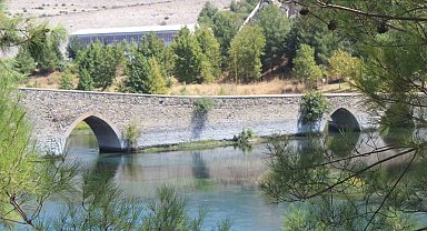 Tarihi Ceyhan Taş Köprü 2025 yılında tekrardan turizme kazandırılacak