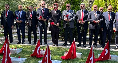 TBMM Başkanı Kurtulmuş, Yüzbaşı Agah Efendi'yi kabri başında andı