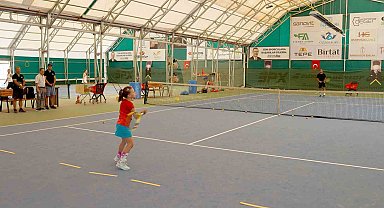 Tepebaşı'nda tenis turnuvası devam ediyor